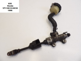 Rempomp achter Honda VT 1100