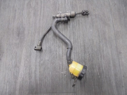 Rempomp achter Honda VFR 800 I