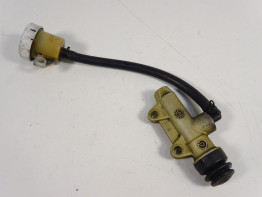 Rempomp achter Ducati monster 600