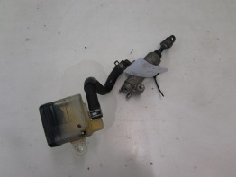 Rempomp achter Suzuki GSX R 750