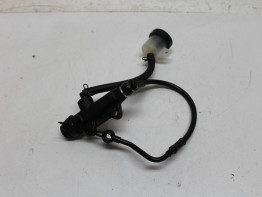 Rempomp achter Aprilia Tuono 660