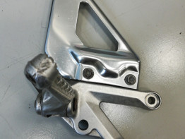 Voetsteun Rechts Aprilia RSV 1000