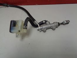Rempomp achter Suzuki GSX R 600