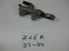 Rempomp achter Kawasaki ZX 6 R