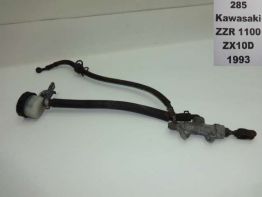 Rempomp achter Kawasaki ZZR 1100