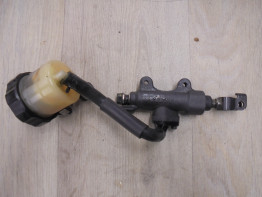 Rempomp achter Honda CB 1000 R
