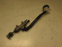 Rempomp achter Honda CBR 1000 F