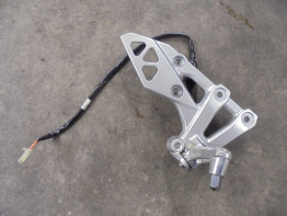 Fussrastetrager vorne rechts Suzuki GSX 8R