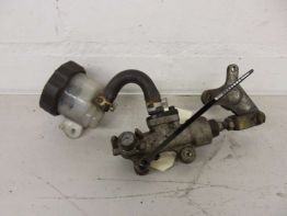 Rempomp achter Suzuki GSX F 600