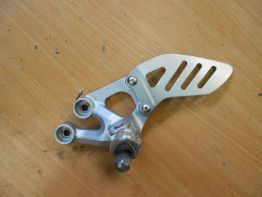 Fussrastetrager vorne links Suzuki GSX R 600