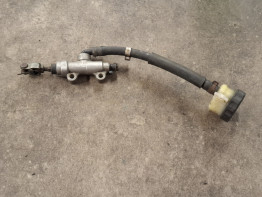 Rempomp achter Kawasaki ZXR 750
