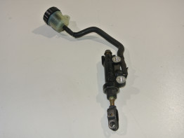 Rempomp achter Yamaha FZ6