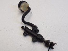 Rempomp achter Honda CBF 500