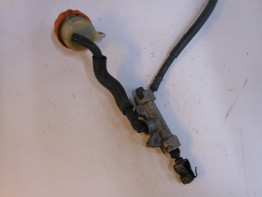 Rempomp achter Honda CBR 600 F