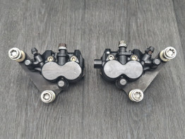 Brake calipers front Triumph Trident 900