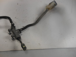 Rempomp achter Suzuki GS 500 E