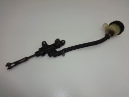 Rempomp achter Yamaha FZ 750