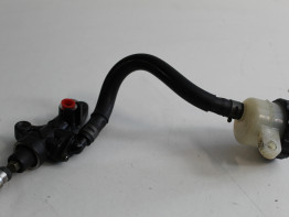 Rempomp achter Yamaha YZF R1