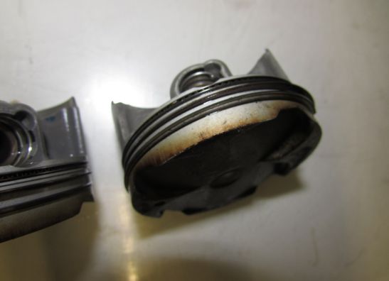 Kolben Suzuki GSR 600