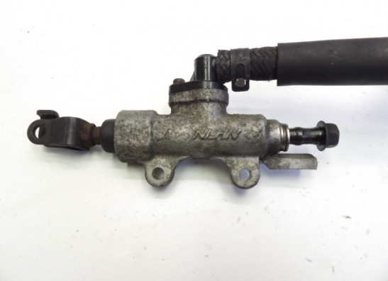 Rempomp achter Honda VFR 800 I