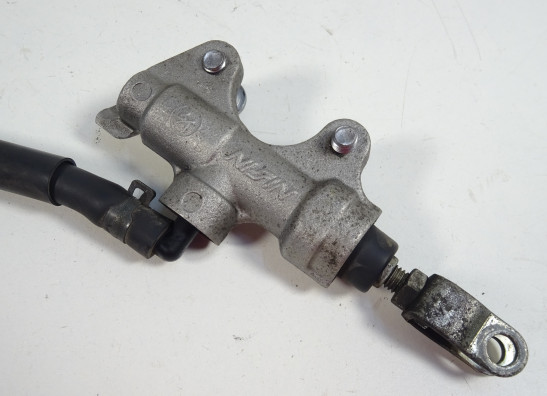 Rempomp achter Kawasaki ER 6