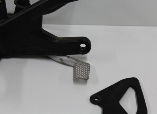 Fussrastetrager vorne rechts Yamaha YZF R1