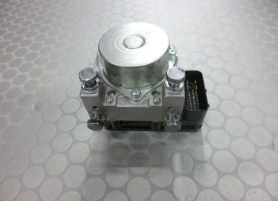 ABS pomp Triumph Speed Triple 1050 2011-2012