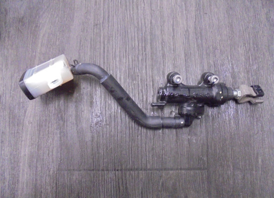 Rempomp achter Honda CBR 650 R