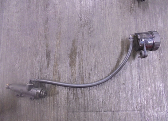 Rempomp achter Ducati Diavel 1260