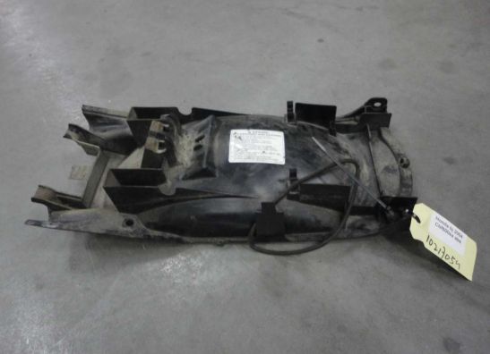 Batterie befestigung Honda CBF 600