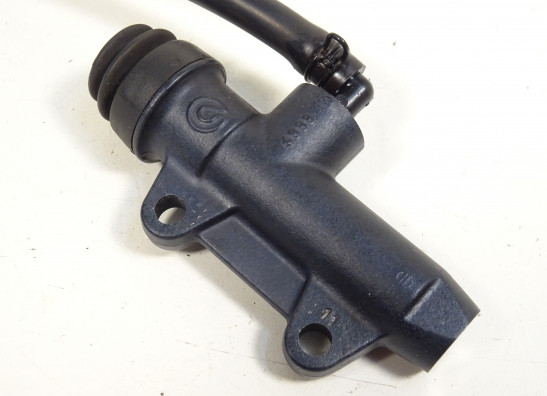 Rempomp achter Ducati Monster 695