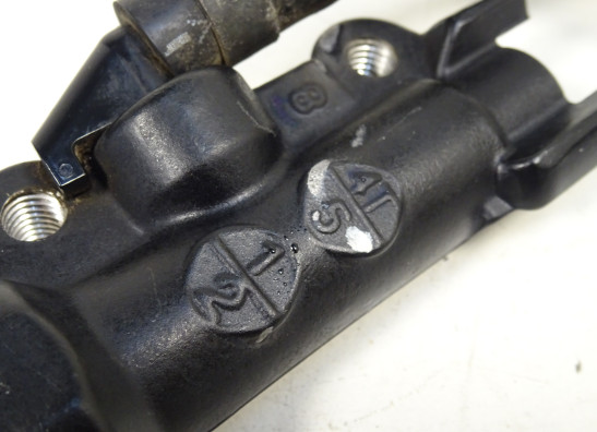 Rempomp achter Yamaha MT 09