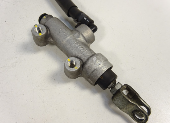 Rempomp achter Kawasaki ER 6