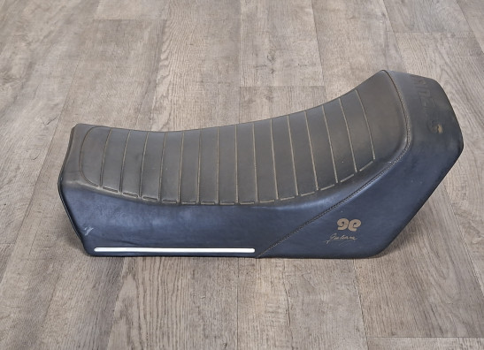 Zadel Suzuki GS 1000