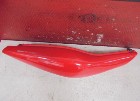 Rechter achterkant Ducati ST2