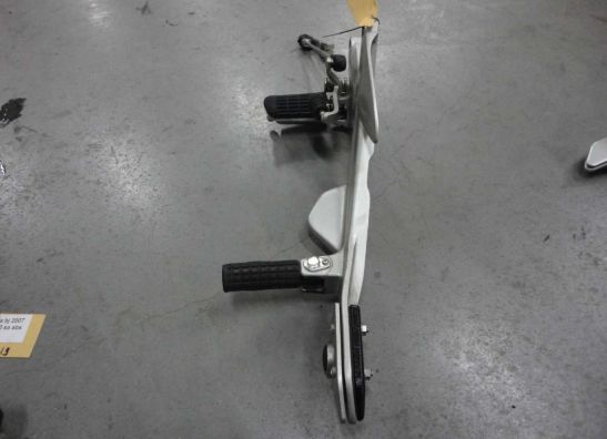 Fussrastetrager vorne links Honda CBF 600