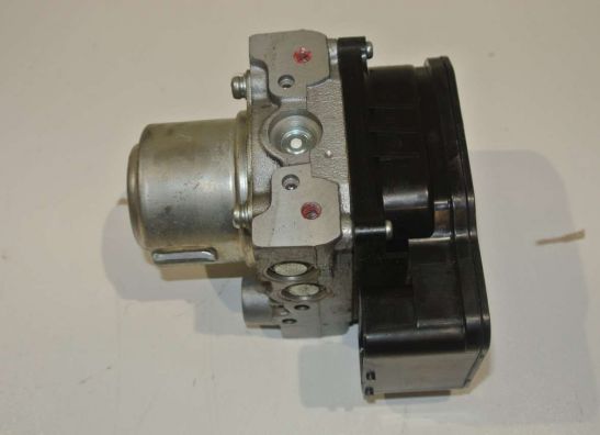 ABS pomp Honda CB 1000 R