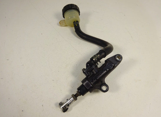 Rempomp achter Yamaha YZF R1