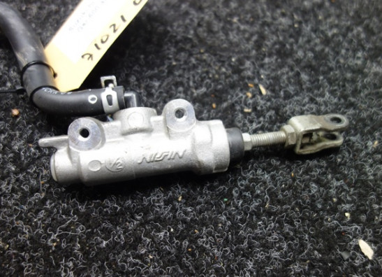 Rear brake master cylinder  Suzuki GSR 600