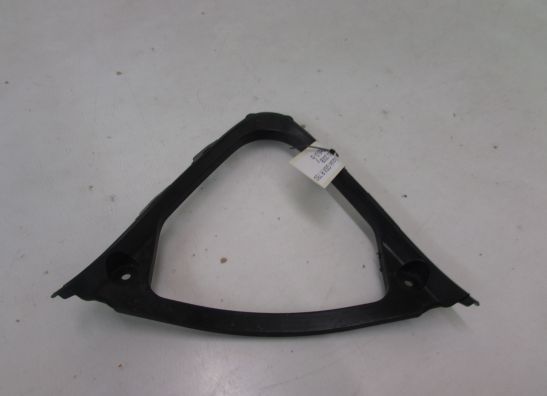Cowl V shape under Suzuki GSX R 750