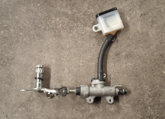 Rempomp achter Honda CRF 1100L Africa Twin Adventure Sports ES