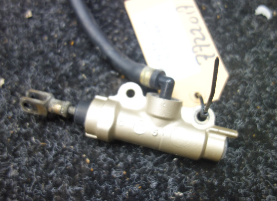 Rempomp achter MV Agusta 750 Brutale 2003-2006