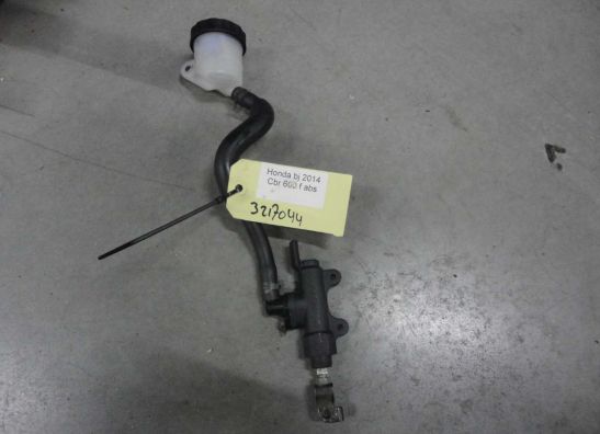 Rempomp achter Honda CBR 600 F