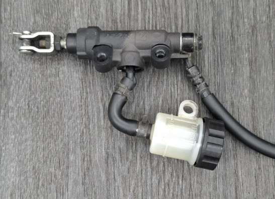 Rempomp achter Kawasaki Z 800