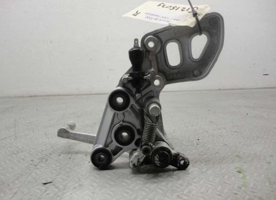 Fussrastetrager vorne rechts Suzuki GSX R 1300 Hayabusa