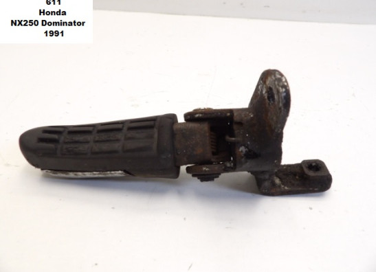 Voetsteun links Honda NX 250 Dominator