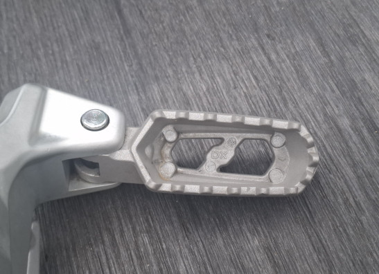 Fussrastetrager vorne rechts Ducati Multistrada V4