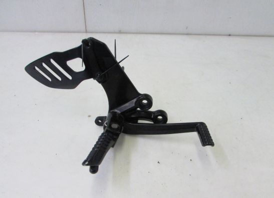 Fussrastetrager vorne rechts Suzuki GSX R 750