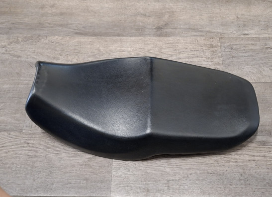 Zadel Suzuki RF 900