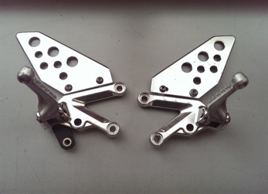Voetsteun links Aprilia RSV 1000